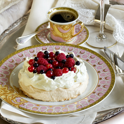 Mini Pavlova with Red Fruits