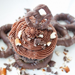 Choc. Peanut Butter Pretzel Cupcake