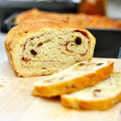 Cinnamon Raisin Swirl Bread