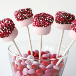 Valentine’s Marshmallow Pops