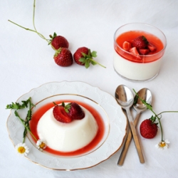 Vanilla Pudding with Strawberry Syrup