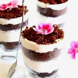 Cream Cups with Muffins