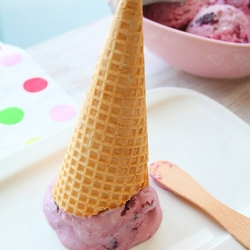 Cheese-Blackberries Ice Cream