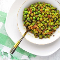 Buttery Gingery Curried Peas