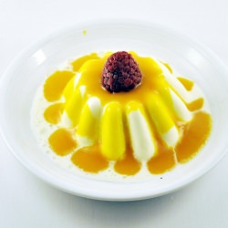 Vanilla Pannacotta With Mango Sauce