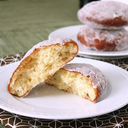 Vanilla Cream-Filled Doughnuts