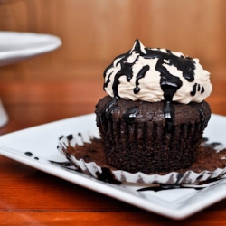 Peanut Butter Chocolate Cupcakes