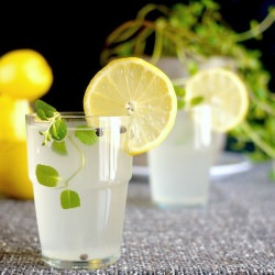 Spicy Lemonade with Fresh Mint