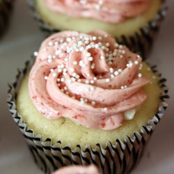 Cream-Filled Vanilla Cupcakes