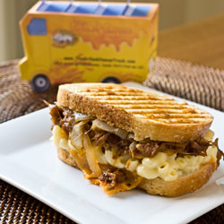 Grilled Mac & Cheese w/Pulled Pork