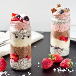 Vegan Overnight Oat Parfait