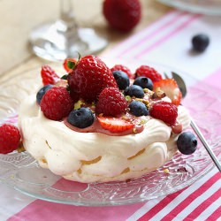 Pavlova w/ Sabayon & Fruits