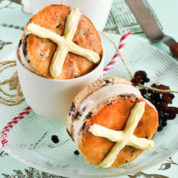 Hot Cross Bun Ice Cream Sandwiches