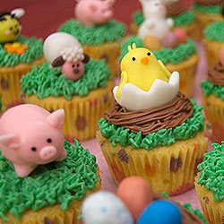 Fondant Figure Easter Cupcakes