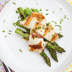 Asparagus with Halloumi