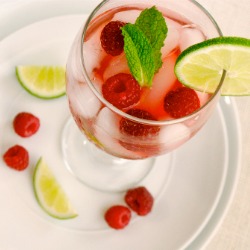 Non-Alcoholic Raspberry Mojito