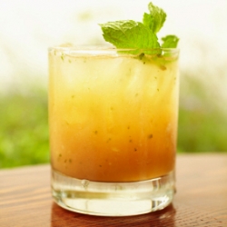 Bourbon & Peach Smash