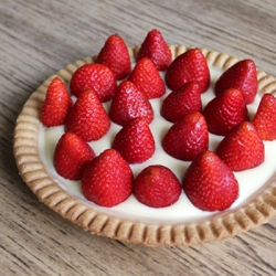 Creamy Lemon Tart with Strawberries