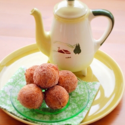 Apple Cinnamon Doughnut Holes