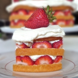 Strawberry n Cream Cake