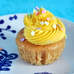 Lemon Macadamia Cupcakes