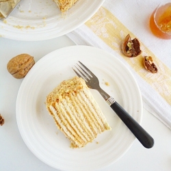 Walnut and Honey Cake