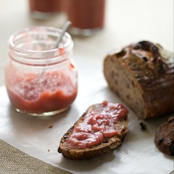 10-minute Rhubarb Vanilla Conserve