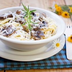 Espaguettis al Romero Con Setas