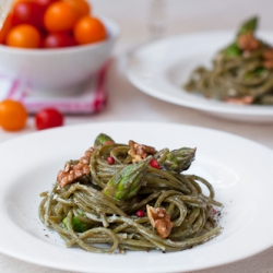 Spinach Spaghetti w/ Asparagus