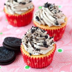 Oreo Stuffed Cupcakes