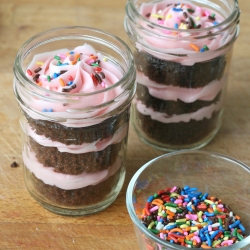 Pretty Cupcakes in a Jar