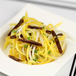 Green Papaya Salad with Beef Jerky