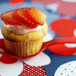 Strawberry Rose Mini Cupcakes