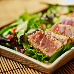 Seared Tuna with Mixed Greens