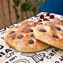 Coca amb Cireres (Cherry Pastry)