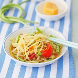 Som Tam (Thai Green Papaya Salad)