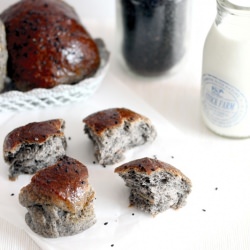 Black Sesame Buns