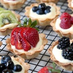 Fresh Fruit and Cream Mini-Tarts