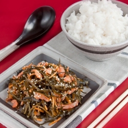 Dried Sea Weeds Salad with Salmon