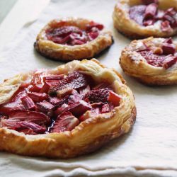 Little Strawberry Rhubarb Pies