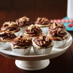 Snickers Cupcakes