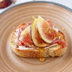 Fig & Prosciutto Crostini