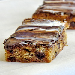 Black & White Choc Chip Squares