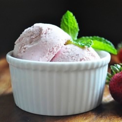 Fresh Strawberry Ice Cream