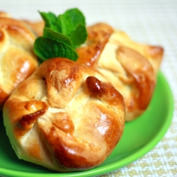 Sweet Cheese & Raisin Pastries