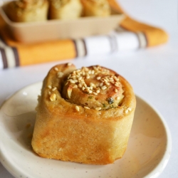 Eggless Whole Wheat Garlic Rolls