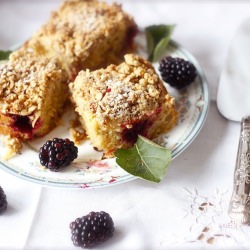 Apple and Blackberry Crumble Bites