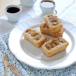 Banana, Hazelnut, and Cinnamon Cakes