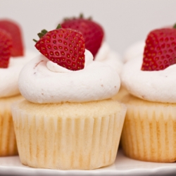 Strawberries & Cream Cupcakes