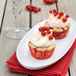 Red Currant Meringue Cupcakes